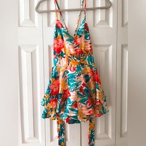 Flower jumper|dress. Non smoke home. Size xs. Once worn.